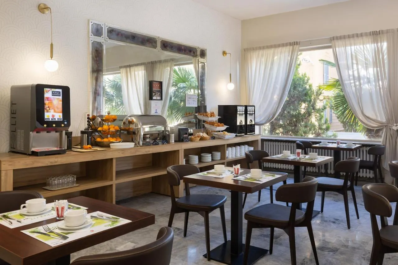 Hotel Locarno Ницца