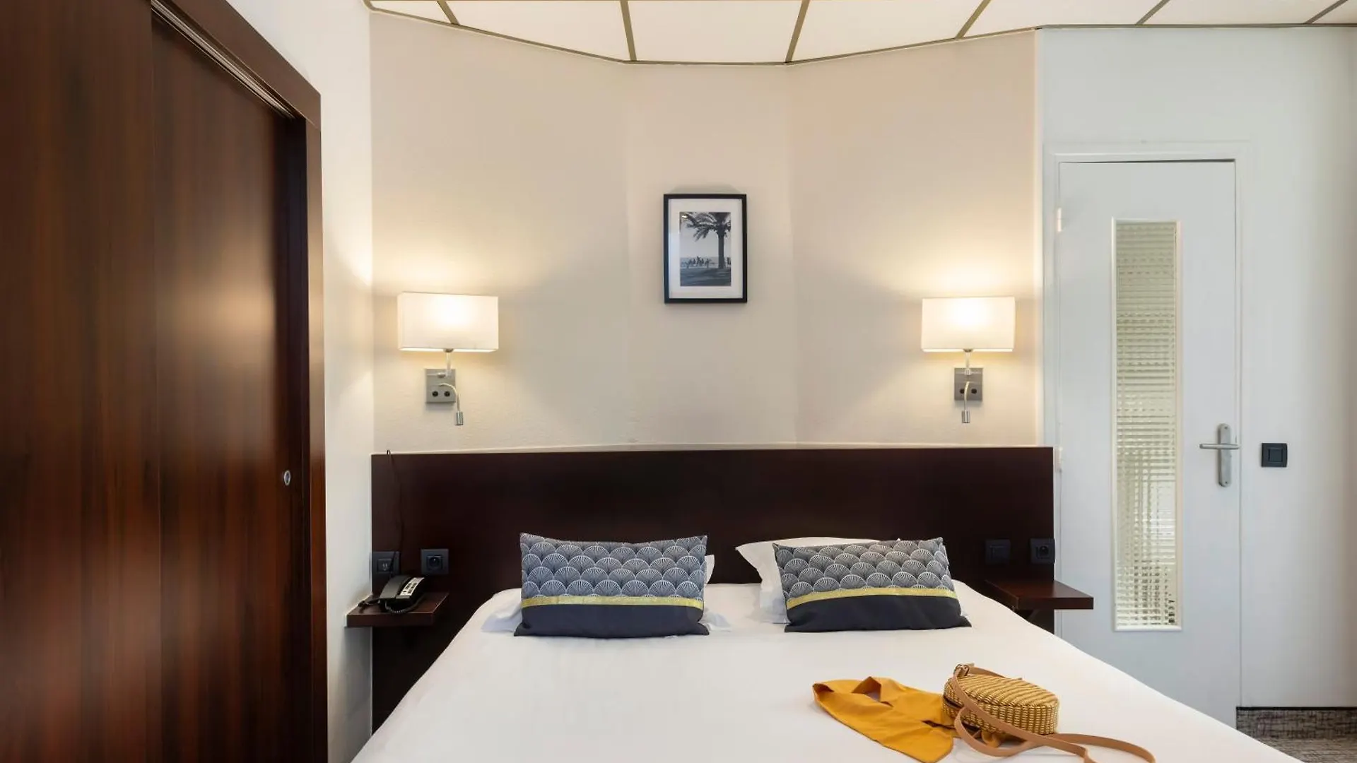 Hotel Locarno Ницца